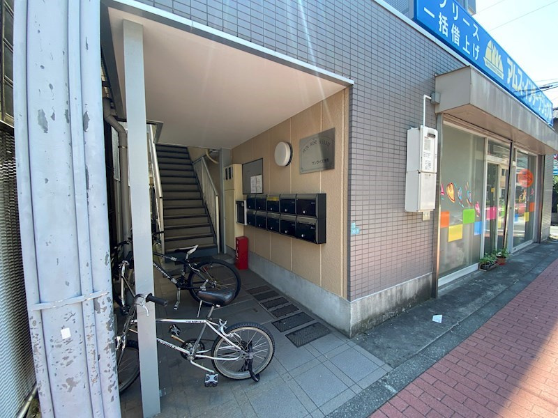 サンライズ浅見のエントランス