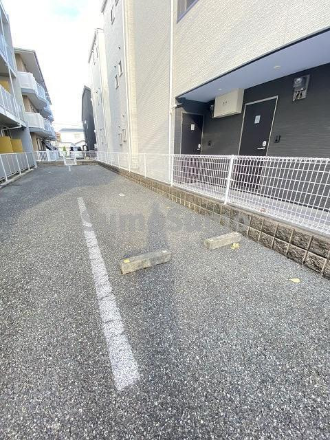 レオパレスクレベールの駐車場|駐車場があるので、車を買う予定の方も安心です