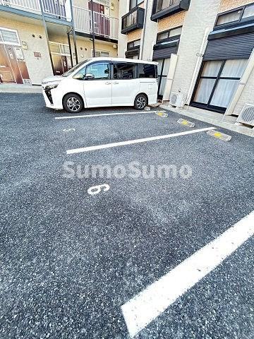 レオパレスカリヨ尼崎の駐車場