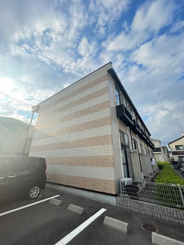 レオパレスパティオ仁川の外観