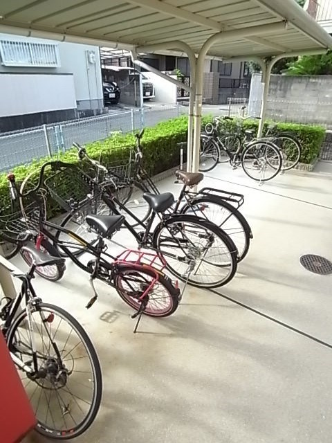 レオパレスパティオ仁川の外観