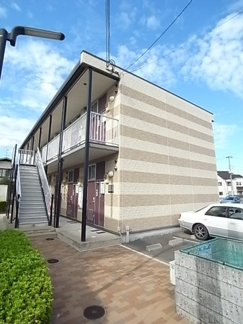 レオパレスパティオ仁川の外観