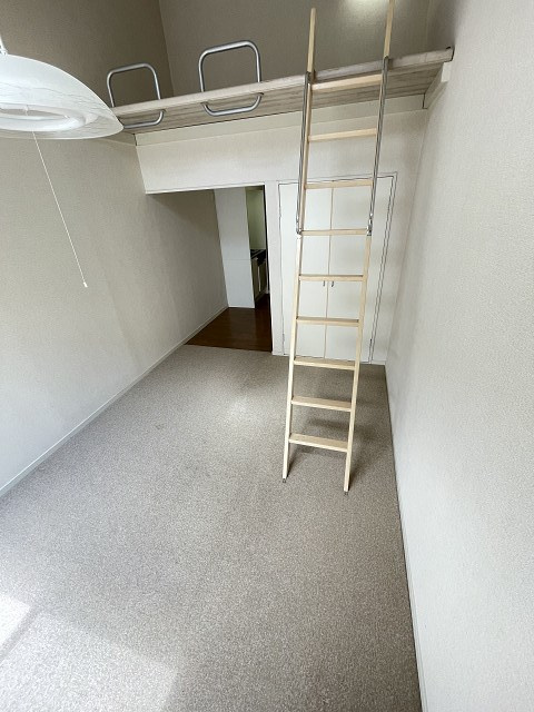 レオパレス夙川の居間・リビング