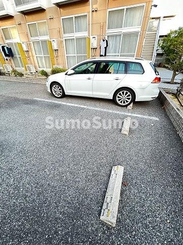 レオパレスアプライズ塚口の駐車場|車をお持ちの方に嬉しい駐車場付きの物件です