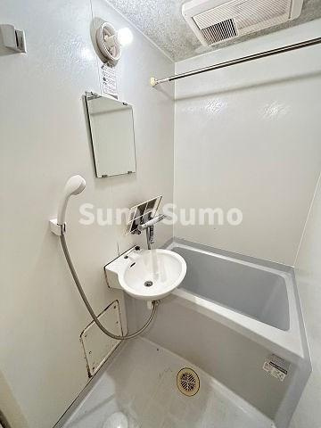 レオパレスアプライズ塚口の浴室|コンパクトで使いやすいお風呂です