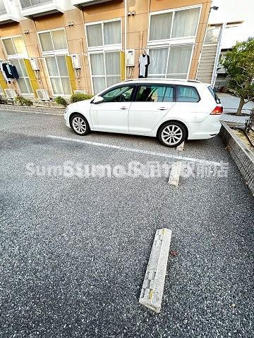 レオパレスアプライズ塚口の駐車場|カースペースがあります