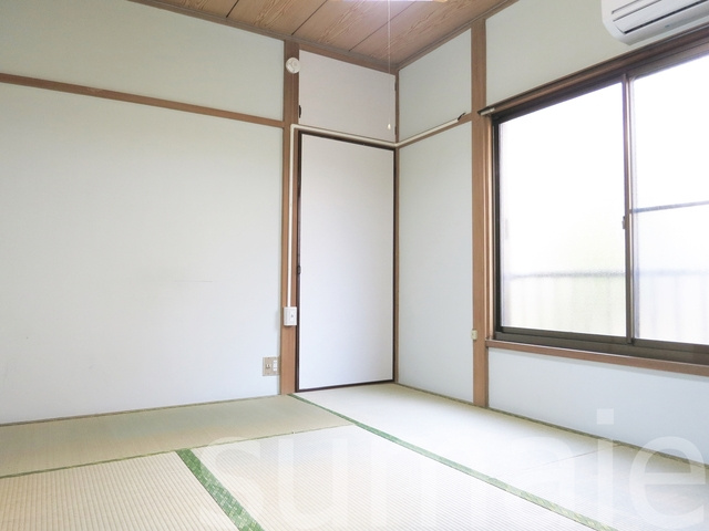 タマハイツの居間・リビング|大きな窓の明るいお部屋です！