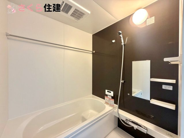 リガーレ宇都宮市日の出1期　１棟の浴室|梅雨の時期は大活躍の浴室乾燥機！家族の数だけ増える洗濯物もしっかり乾かせます。
