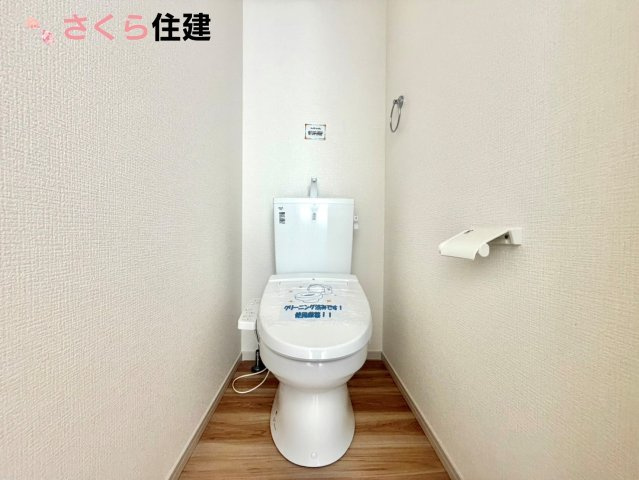 リガーレ宇都宮市日の出1期　１棟のトイレ|トイレは各階完備。夜、トイレに起きても、2階の寝室から1階のトイレに降りる必要はありません。