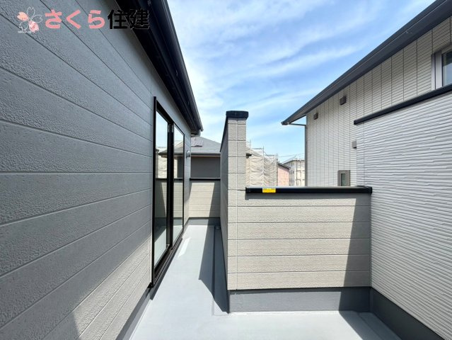 リガーレ宇都宮市日の出1期　１棟のバルコニー|広々としたバルコニー♪家族全員分の布団もゆったり並べられるます♪
