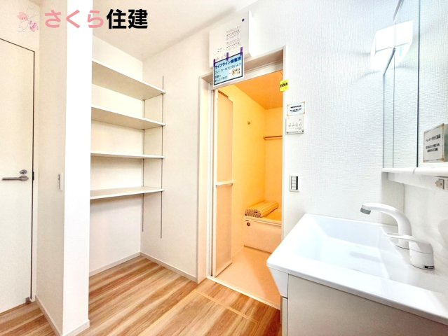 リガーレ宇都宮市日の出1期　１棟の洗面所|洗面室にも収納スペース完備！