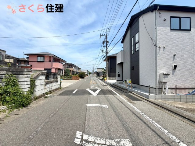リガーレ宇都宮市日の出1期　１棟の前面道路含む現地写真|前面道路は6ｍあり、駐車の際にも安心です◎