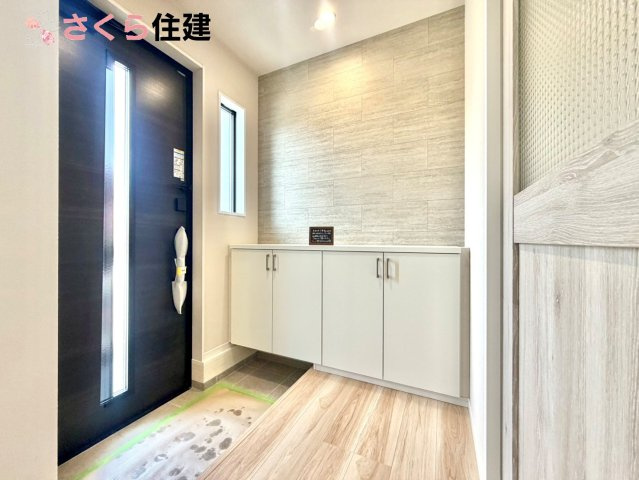 リガーレ宇都宮市日の出1期　１棟の玄関|人を迎え入れる最初の場所は清潔感がある空間にして、帰った時も『我が家』を最初に感じて貰える素敵な空間