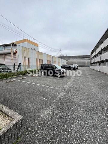 レオパレスサンブライトの駐車場