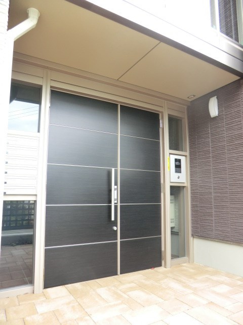ヒルズ中山手のエントランス