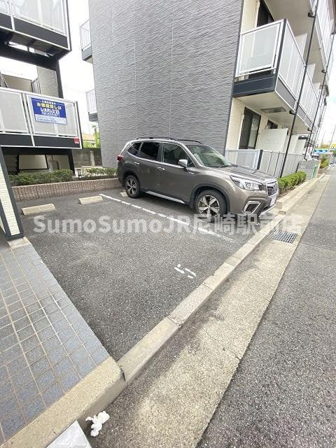 レオパレスたかの駐車場