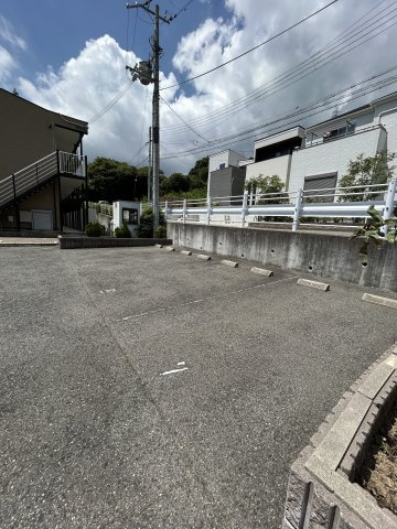 レオパレス六甲ガーデンズの駐車場