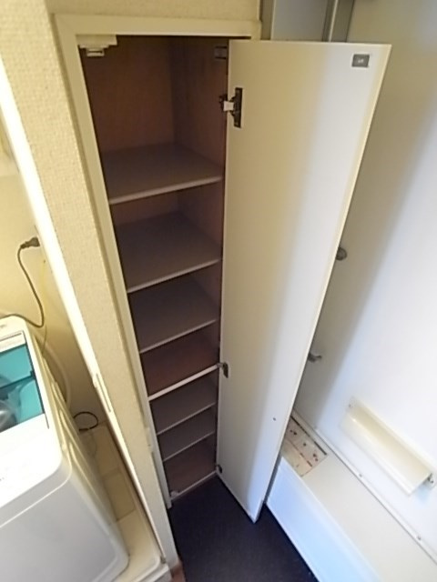 レオパレスウィル鳴尾の収納