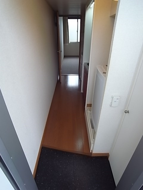 レオパレスウィル鳴尾の玄関