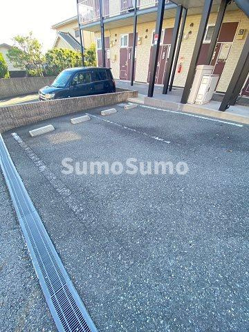 レオパレスオアシス山手の駐車場