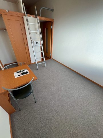 レオパレス九番町の居間・リビング