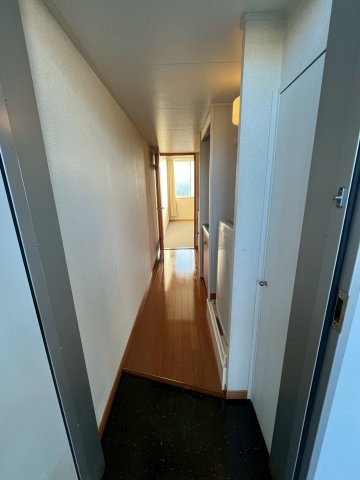 レオパレス九番町の玄関