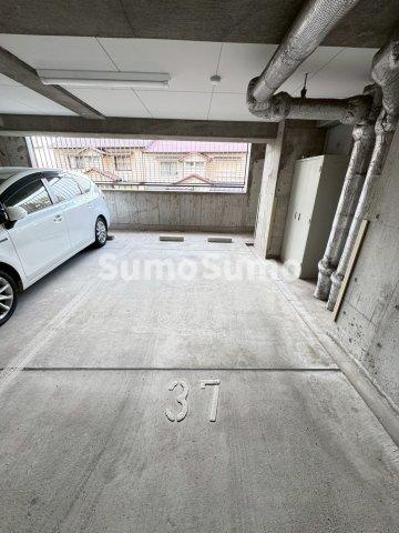 ブルックス神戸の駐車場
