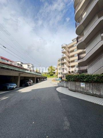 ブルックス神戸の駐車場