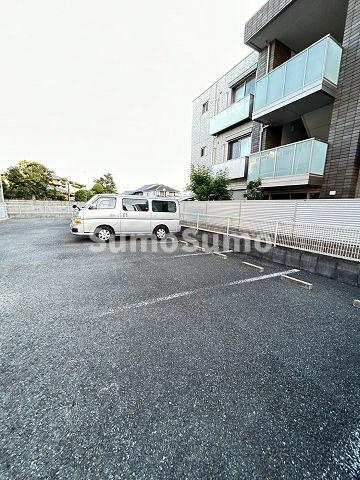 レオパレスみそのの駐車場