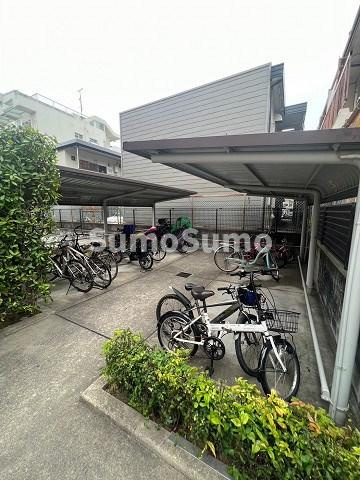 フォレスト武庫之荘本町の駐車場