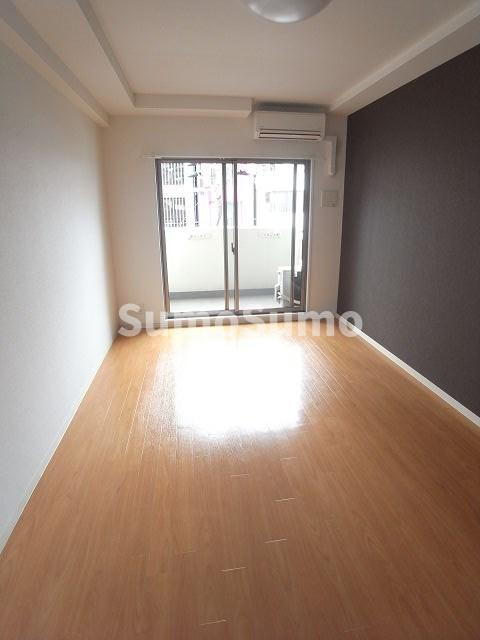 パークフラッツ尼崎の洋室|落ち着いた色調の洋室です