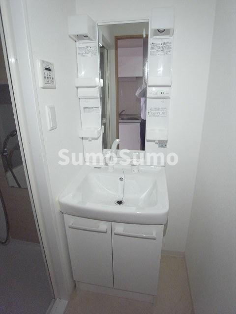 パークフラッツ尼崎の洗面所|明るい洗面所です