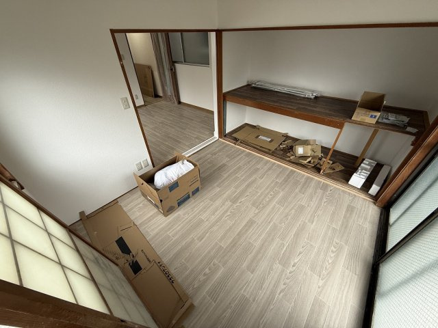 上池田3丁目貸家Ⅱの洋室|窓が多く採光もばっちりです
