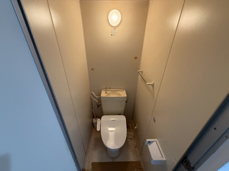 【トイレ】 | 上池田3丁目貸家Ⅱ | 清潔感溢れるトイレ