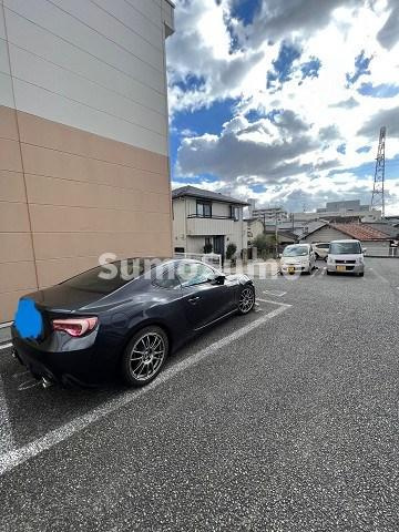 レオパレスパレス猪名寺Ⅱの駐車場
