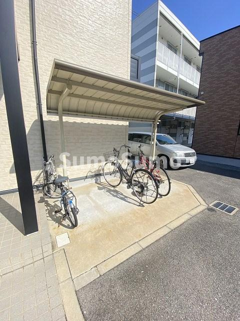 レオパレスポアロの駐車場