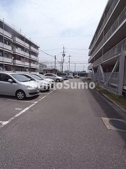 ビレッジハウス常吉1号棟の駐車場