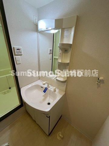フジパレス尼崎西の独立洗面台|朝の支度にも助かる、独立の洗髪洗面化粧台