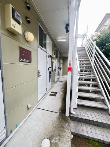 レオパレスブルーバリーのエントランス