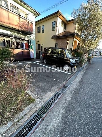 ハイツ安岡の駐車場