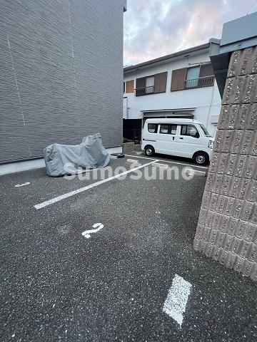 レオパレスルフランの駐車場
