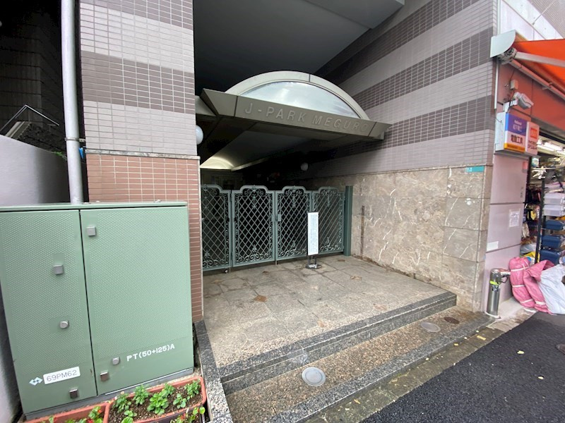 ジェイパーク目黒のエントランス