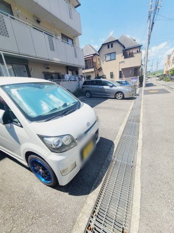 トリヴァンベール門前の駐車場