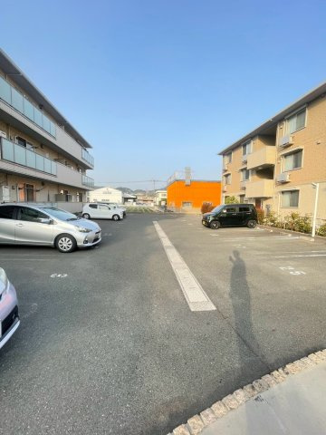 ジョアセジュール博多南　2号館の駐車場