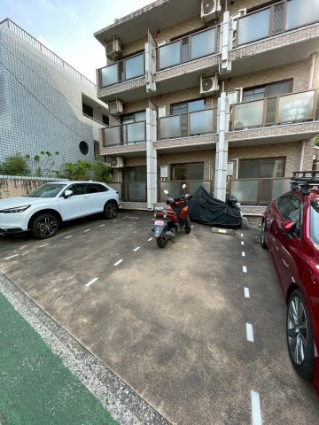 シエスタ平和の駐車場
