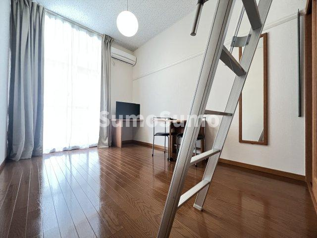 レオパレス岡本の寝室