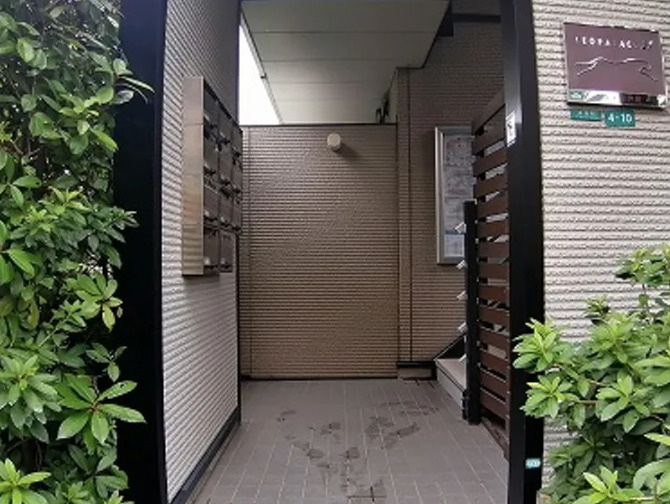 レオパレスジュノス芦屋のエントランス