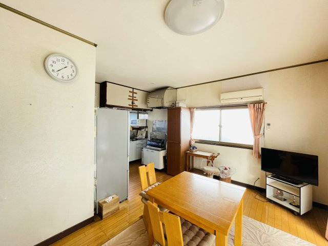 【居間・リビング】 | 本庄市栄3丁目　中古戸建