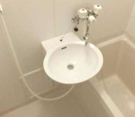 レオパレスカーサ塚本の洗面所|広い洗面スペース