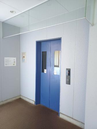 サニーレジデンスのエントランス|エレベーター完備！